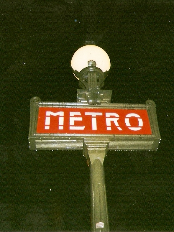 paris metro sign