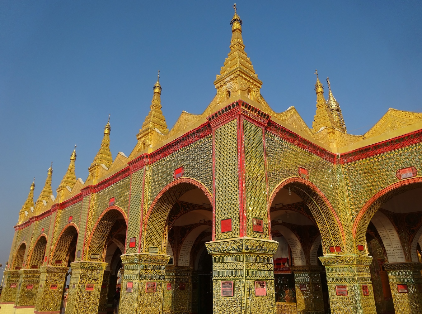 Sutaungpyei Pagoda burma