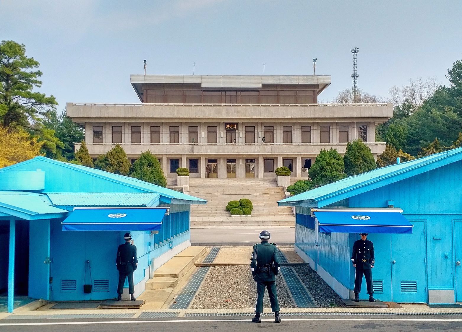 dmz blue huts