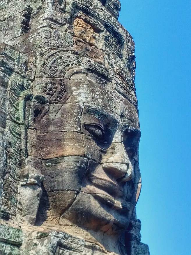 bayon faces smiling temple