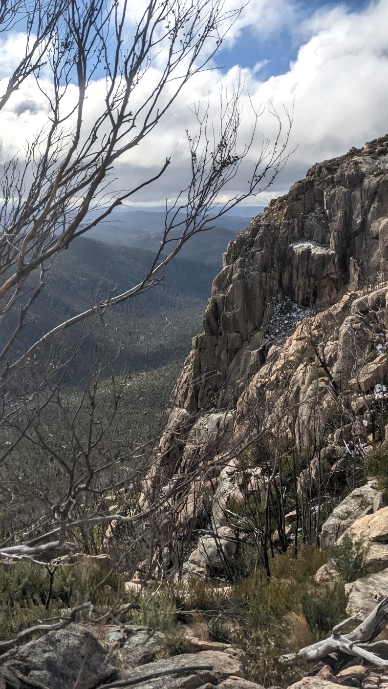 booroomba rocks cliff