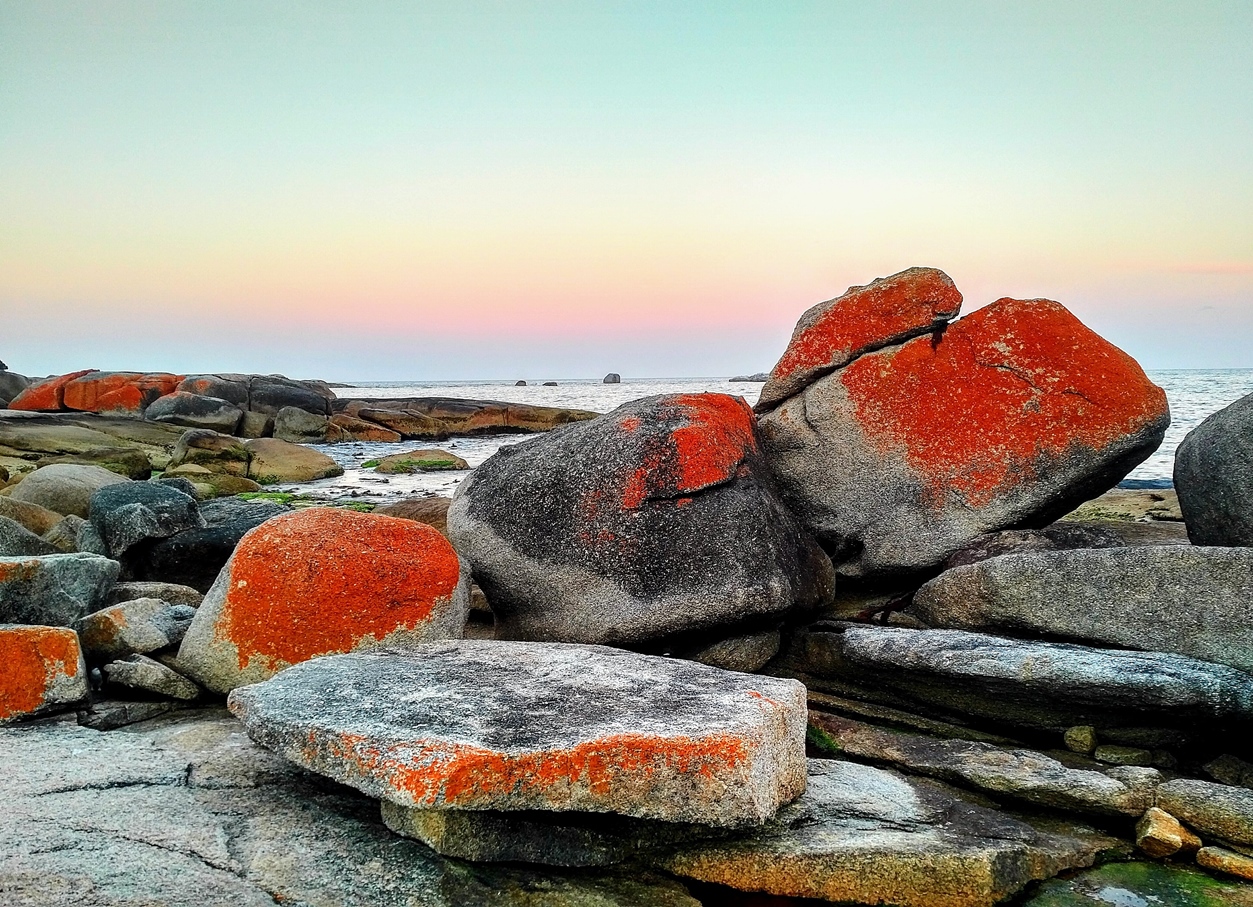 bicheno bay boulders