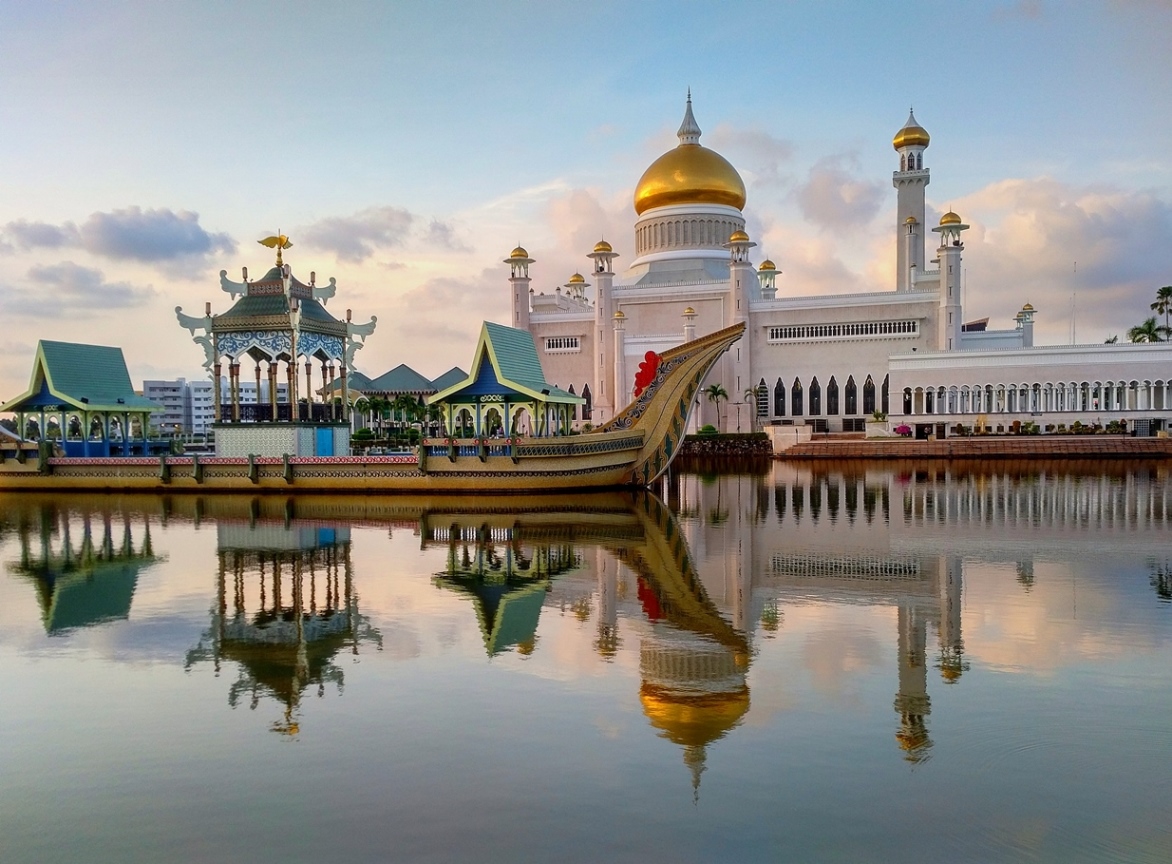 Masjid Omar Ali Saifuddien Mosque