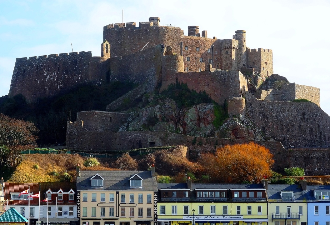 Orgueil Castle jersey