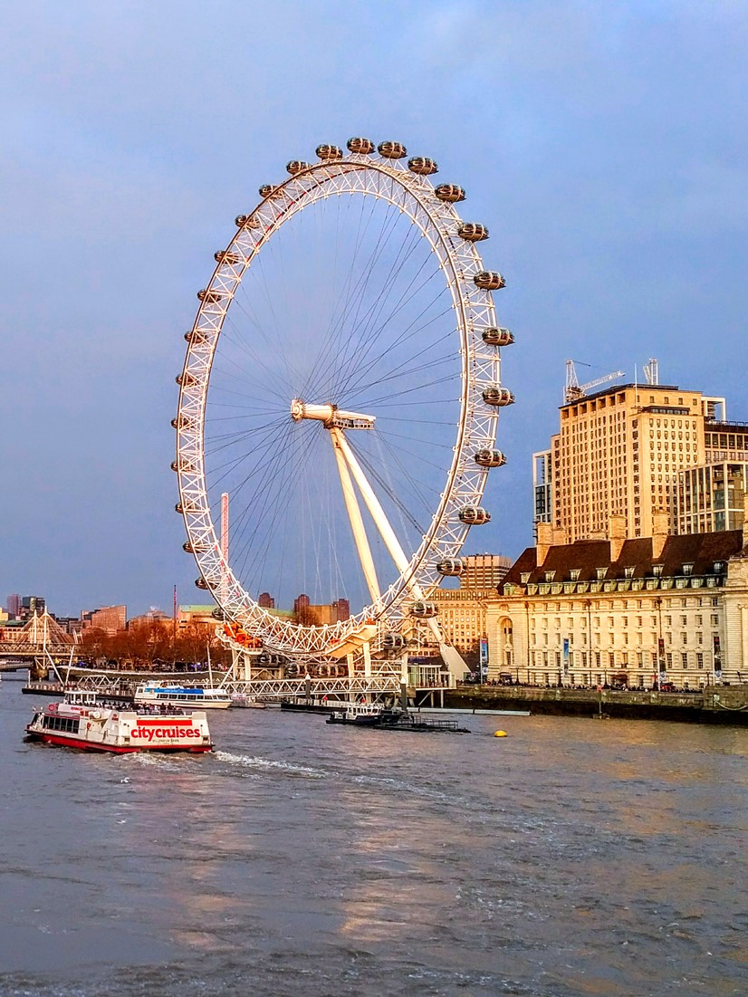 london eye at dusk