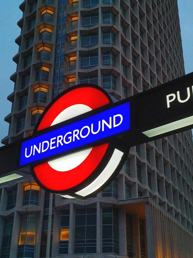 london underground sign 