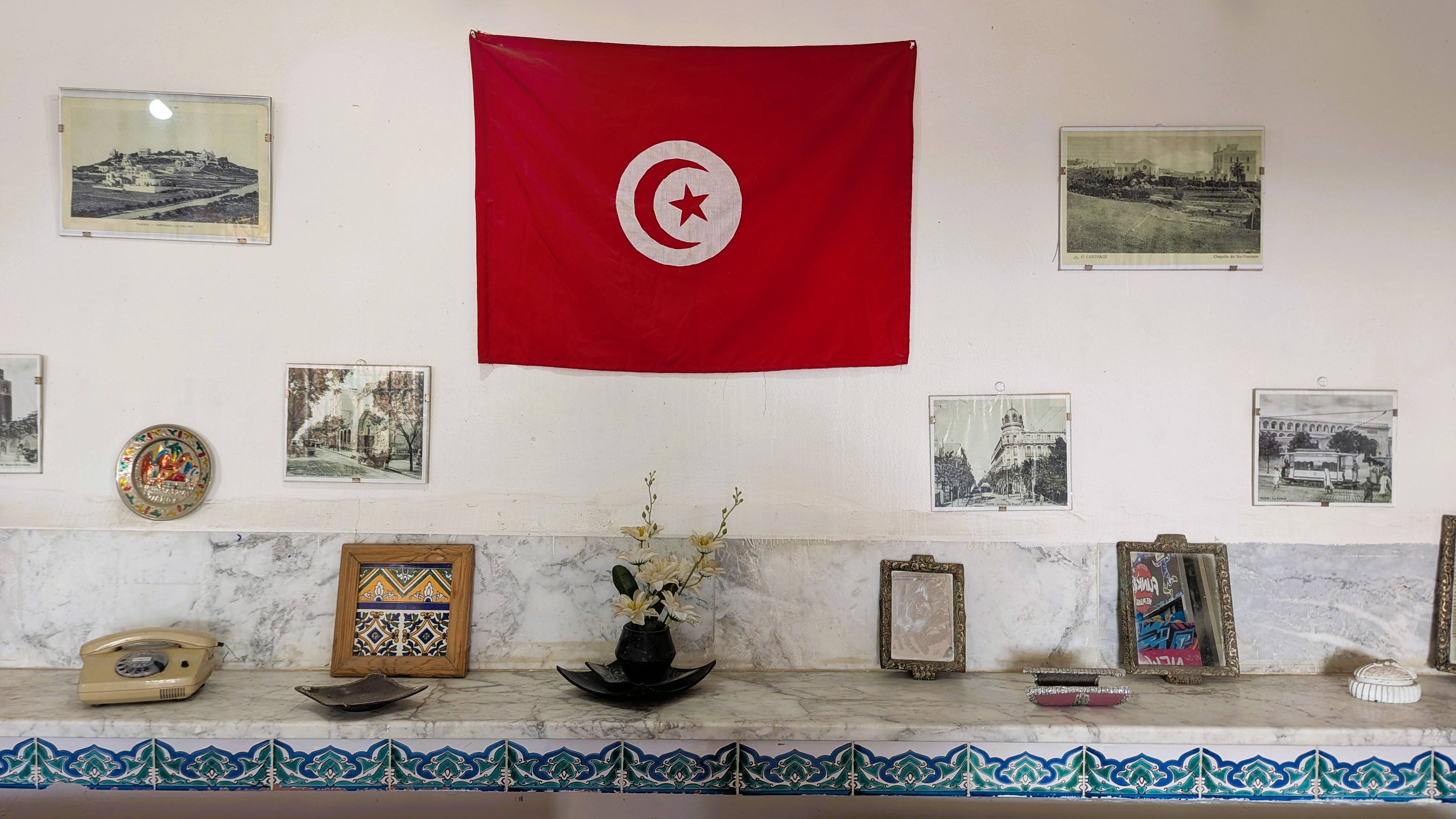 tunisian display in a cafe