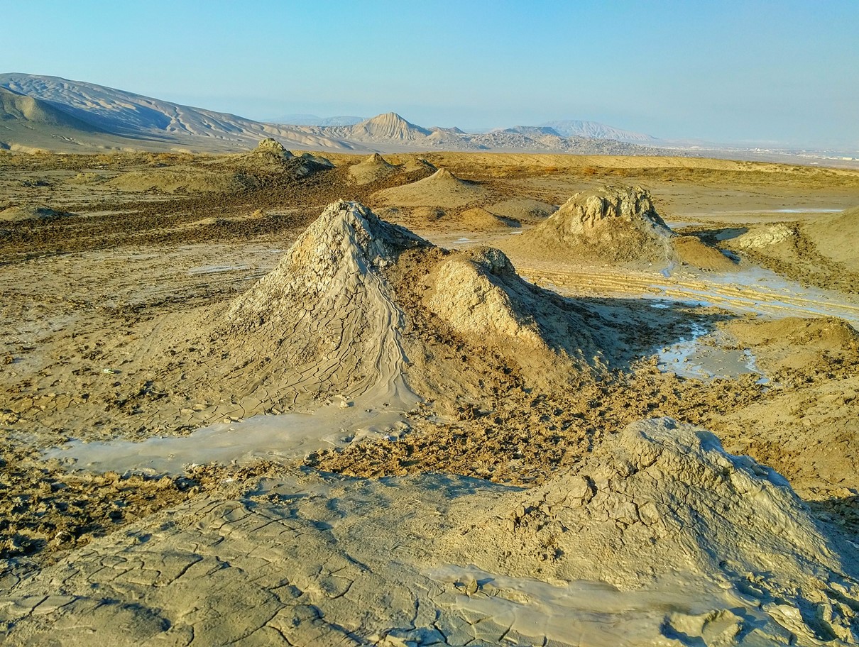 mud volcanoes azerbaijan